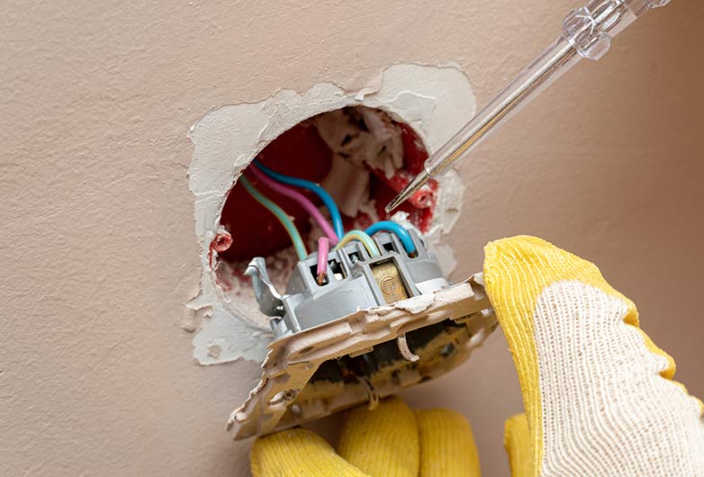outlet-repair